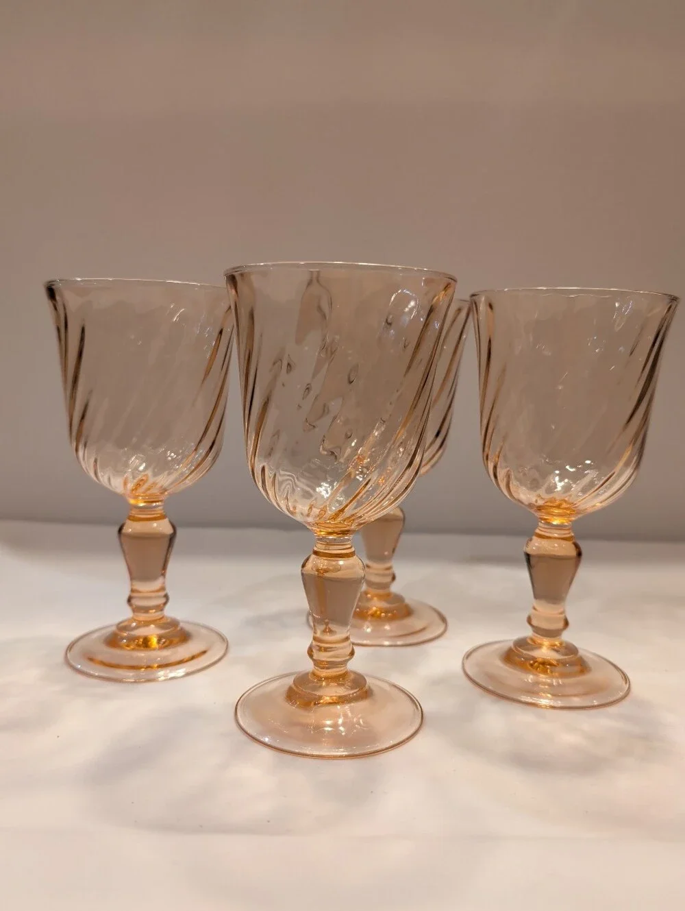 Water Goblets Set of 4 Rosaline Pink Swirl Arcoroc France 6.25″  Vintage 1970s
